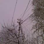 Снег стал причиной замыканий на электросетях. © TopWorldNews.ru