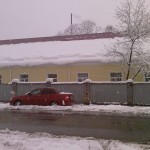 Снег на крыше военного госпиталя в Майкопе. © TopWorldNews.ru