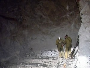 На китайской шахте из-за обвала погибли 4 и были блокированы 45 горняков