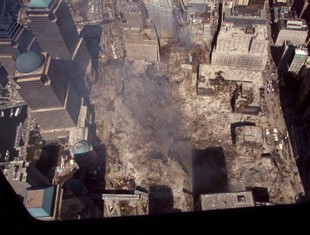 Место теракта в Нью-Йорке 11 сентября 2011 года. © AFP