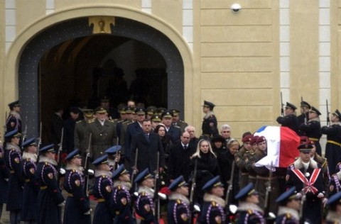 Гавела похоронят рядом с могилой его первой жены Ольги. Фото: AFP