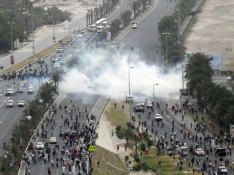 Подавление акции протеста в Бахрейне. Фото: lenta.ru