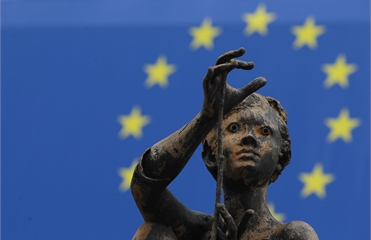 Согласно прогнозу ряда ведущих экспертов-экономистов, в нынешнем году совокупный ВВП стран зоны евро сократится на 0,3%  Фото: Getty Images