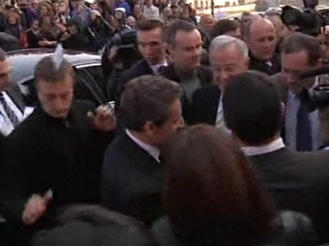 Николя Саркози закидали яйцами