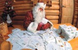 Дед Мороз читает почту. Фото: uniteller.ru