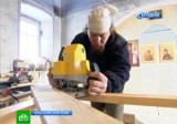 Монах реставрирует церковь в селе Анциферово Красноярского края. Кадр НТВ