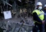 Спасатели у разрушенного взрывом здания Pemex в Мехико. Кадр NTDTV