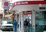Люди у банкомата одного из кипрских банков. Кадр NTDTV