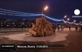 "Чучело зимы" в Москве на Масленице-2013. Кадр Euronews