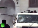 Боевики в Алеппо ведут огонь по одному из зданий. Кадр RT