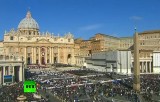Верующие собрались на площади Св. Петра в Ватикане на интронизацию Папы Франциска I. Кадр RT