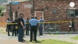Полицейские на месте стрельбы в Новом Орлеане 12 мая 2013. Кадр Euronews
