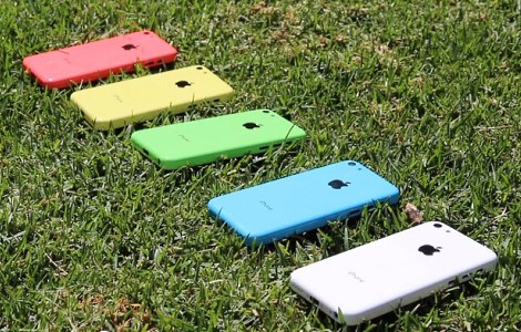 Разноцветные пластиковые смартфоны iPhone 5C. Фото: iphones.ru