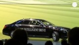 Машина с автопилотом (роботизированное авто) Mercedes S-500 Intelligent Drive. Кадр Euronews