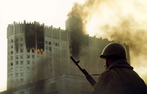 Горящий "Белый Дом" (Дом Советов) 2 октября 1993 года. Фото: nstarikov.ru