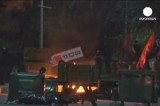 Демонстранты подожгли мусор в Анкаре. Кадр Euronews