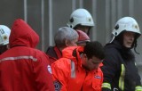 Спасатели проверяют торговый центр в Риге на предмет возможного обрушения. Фото: EPA
