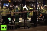 Спасатели и полиция рядом с театром Apollo в Лондоне, где обрушился потолок. Кадр RT RUPLTY