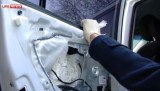 Преступники в Москве прятали наркотики в двери автомобиля. Кадр LifeNews