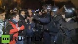 Испанские протестующие и полицейские в Мадриде. Кадр RT RUPTLY