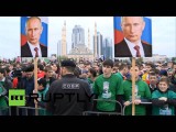 В центре Грозного прошло многотысячное шествие в честь дня рождения Владимира Путина